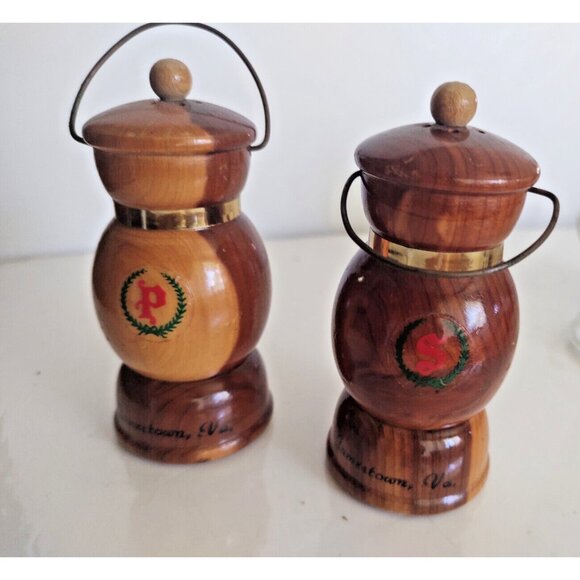 Vintage souvenir wooden Salt and Pepper shakers Jamestown, Virgina - Picture 2 of 12